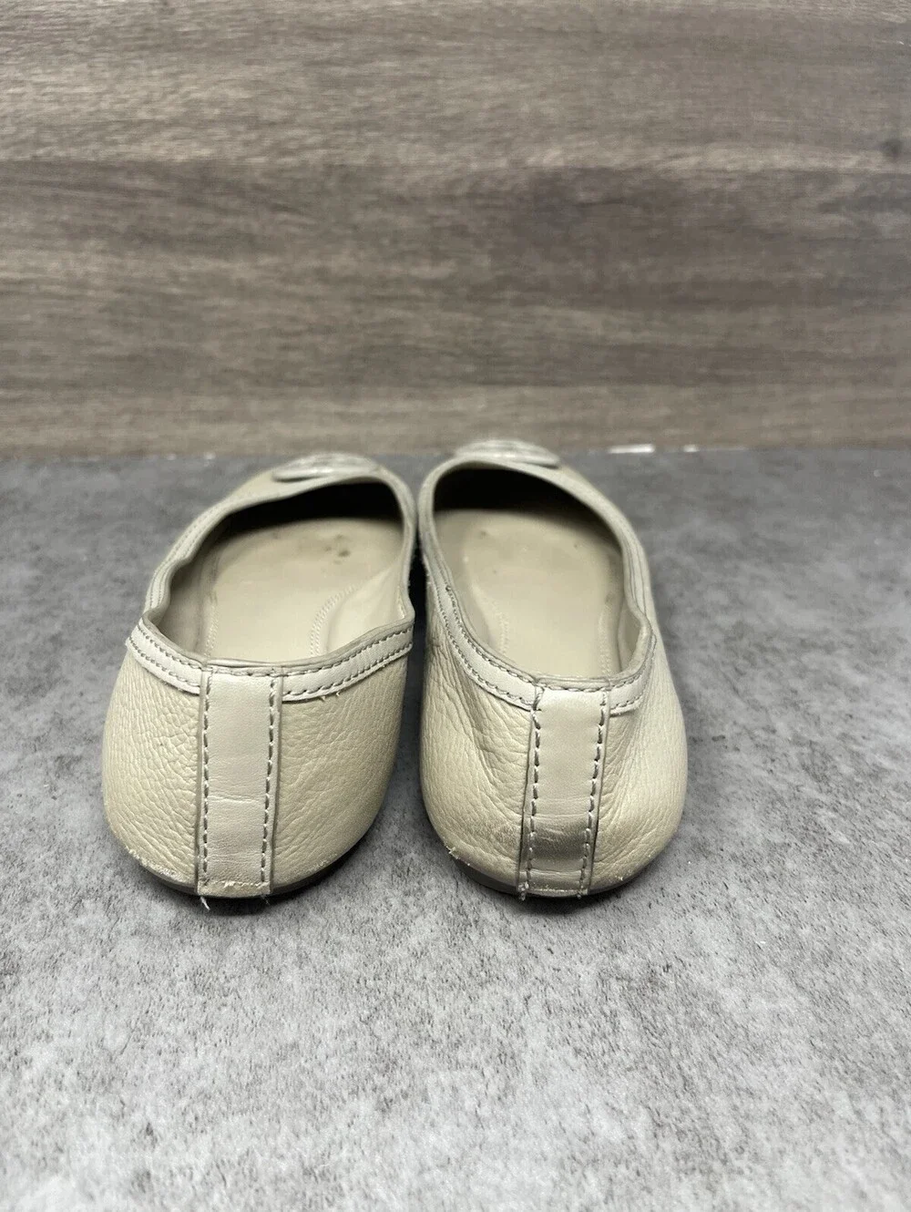 Tory Burch Travel Ballet Flats Womens Size 8 Grey Neutral Leather Slip On Shoes